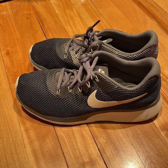 Nike VH2 shades of gray fabric low lace up sneakers. Size 8.5 - Picture 2 of 6